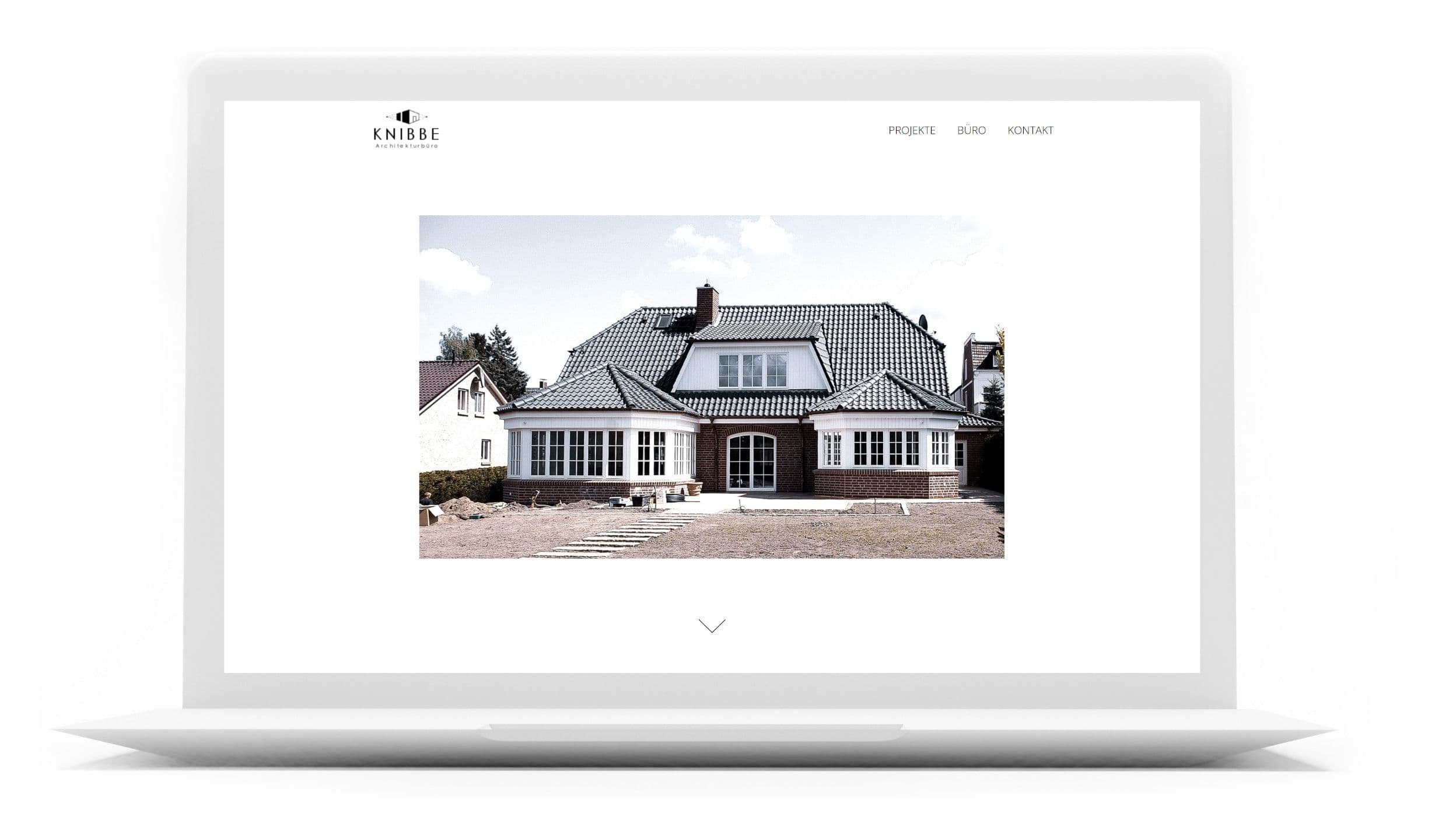 Webdesign Referenz - Architekturwebsite präsentiert auf einem MacBook-Display 