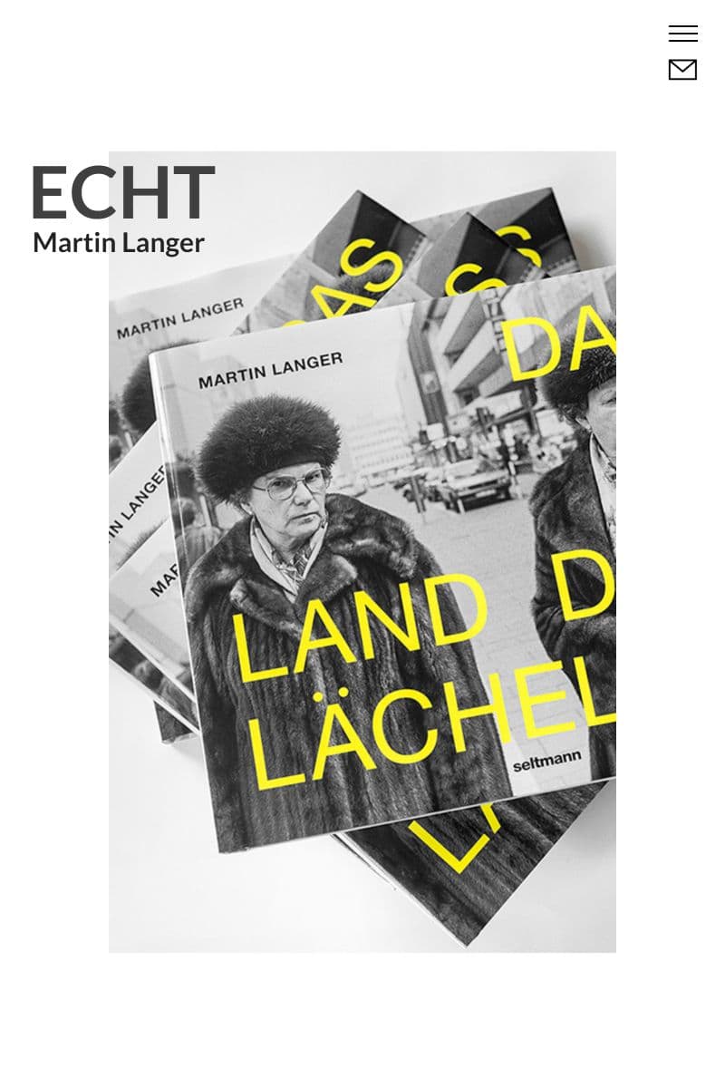 Mobile Ansicht der Startsequenz unserer Website Referenz 'Martin Langer' auf dem das vom Deutschen Fotobuch ausgezeichnete Buch "Land des Lächelns" zu sehen ist.