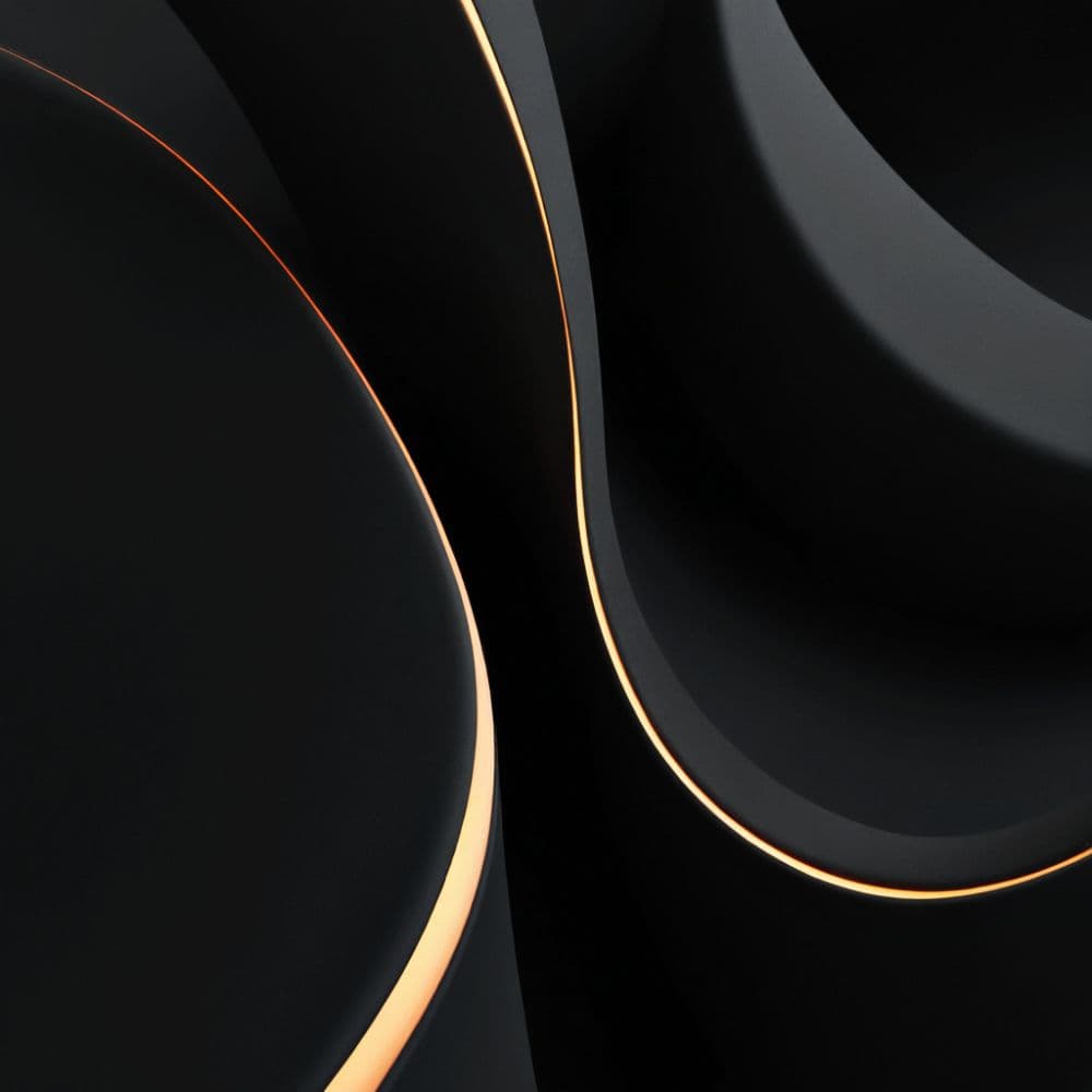 Abstrakte, organische 3D-Formen in tiefem Schwarz mit goldenen Lichtkanten – Symbol für fließende User Experiences und hochwertiges Webdesign der Agentur exovia.